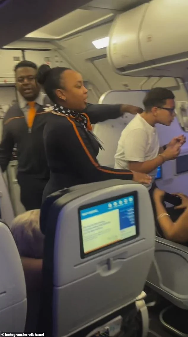 Pasajeros de JetBlue se pelean a gritos en un vuelo con destino al aeropuerto del Cibao