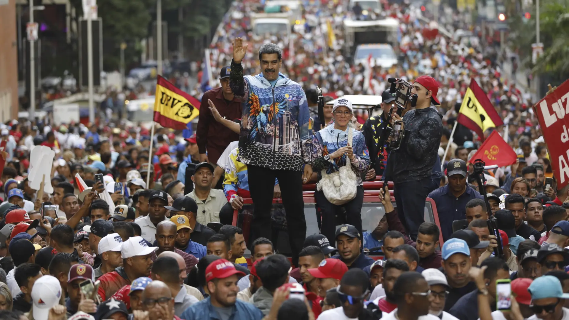 VENEZUELA: Miles salen a las calles en el inicio de la campaña