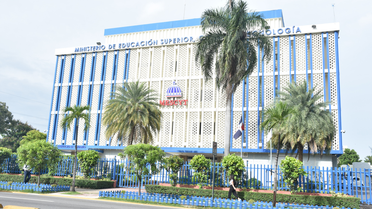Mescyt otorga 160 becas a través de CEF.- Santo Domingo