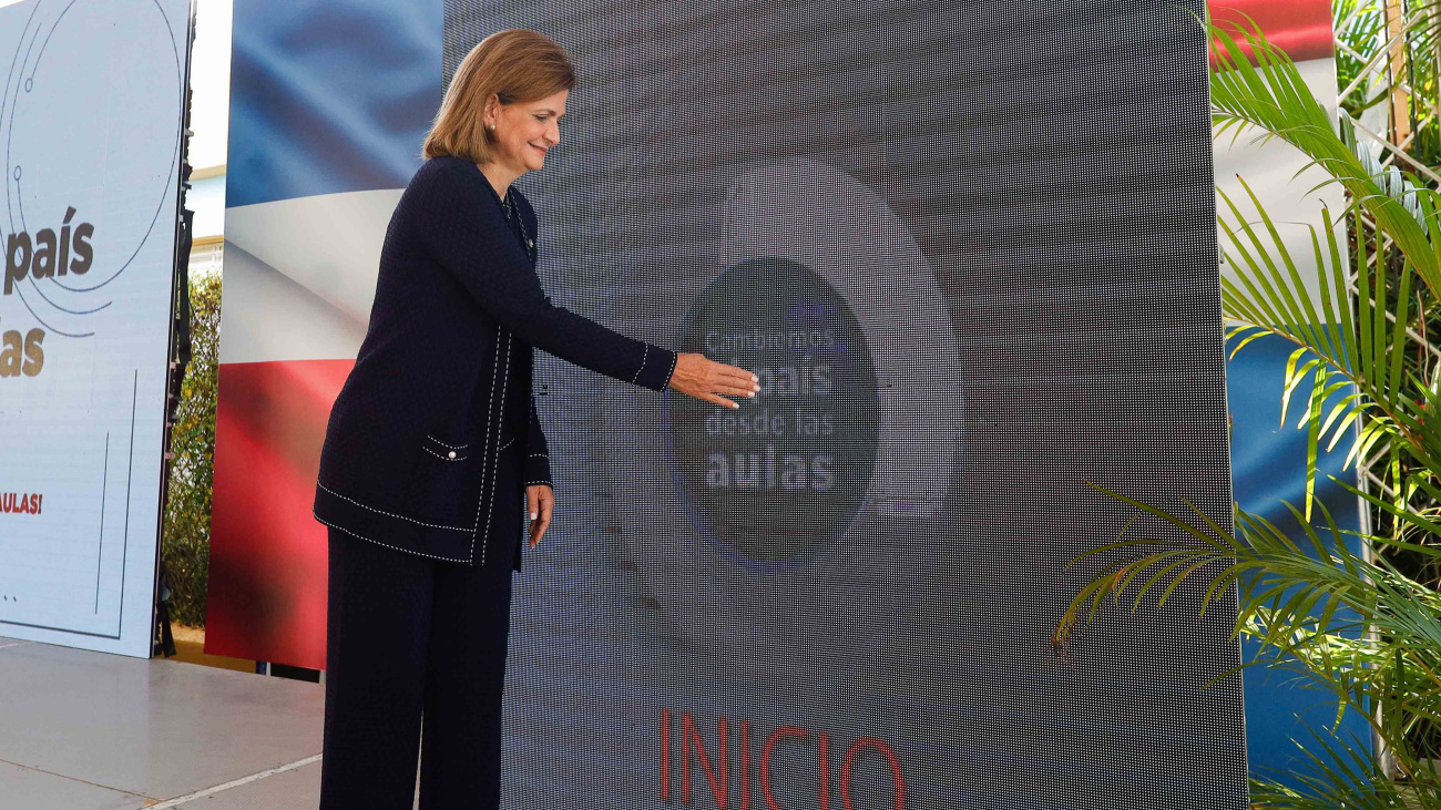 Vicepresidenta Raquel Peña da inicio al año escolar en Santiago: “Comienza una nueva etapa de aprendizaje”
