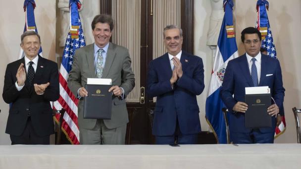 Promover una "mínima interferencia" gubernamental, lo que dice el acuerdo de cielos abiertos
