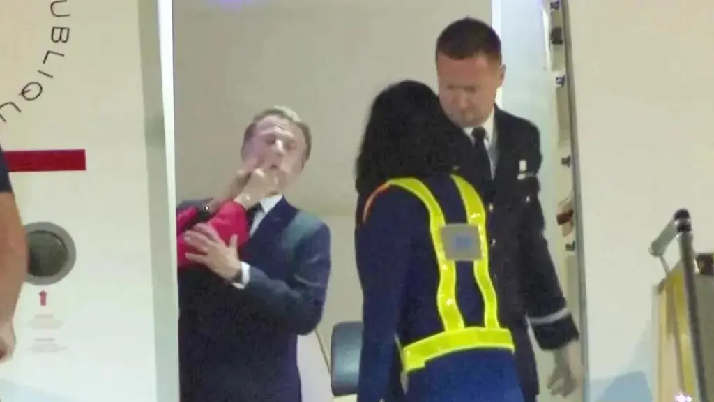 Tensión en la pareja presidencial francesa: Brigitte abofetea a Macron tras aterrizar en Vietnam