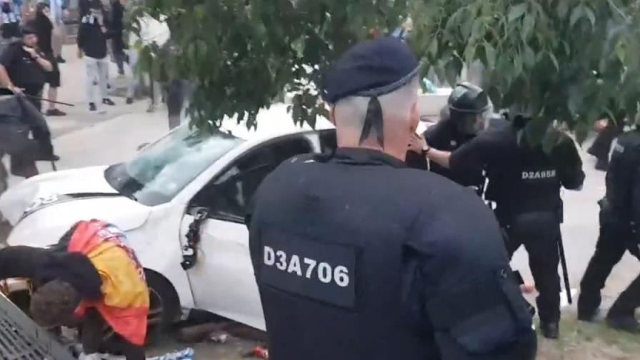 Auto embiste a multitud afuera del Espanyol-Barcelona y deja 13 heridos