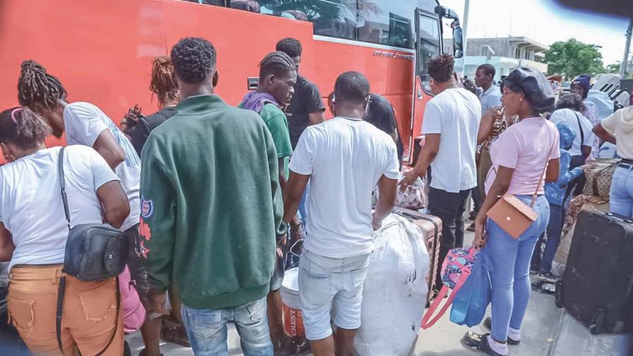 Casi 60 mil haitianos abandonan la República Dominicana por la presión migratoria