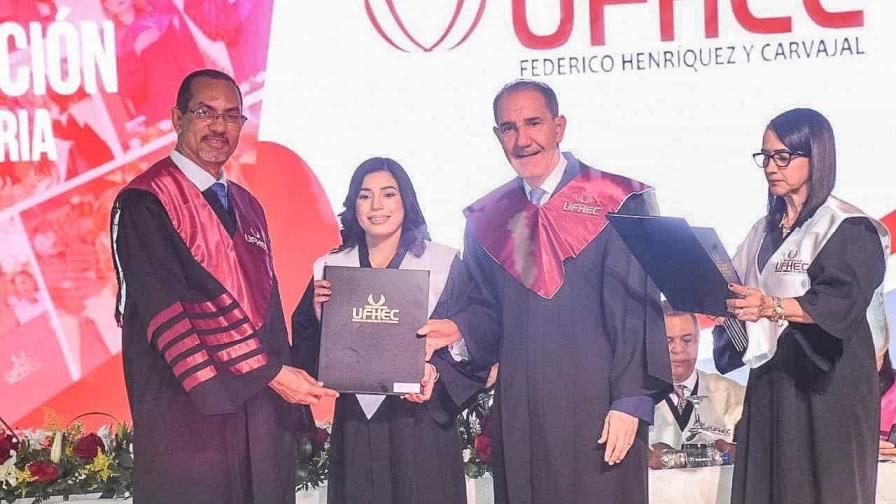 Ufhec inviste a 1,316 estudiantes y los llama a una sociedad de éxito