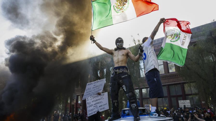 "Qué vergüenza", grito unísono de los manifestantes en Los Ángeles por redadas migratorias