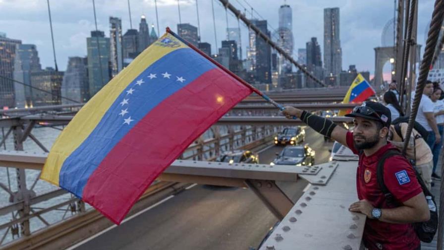 Venezolanos denuncian estar entre la espada y la pared por persecución en Venezuela y EE.UU.