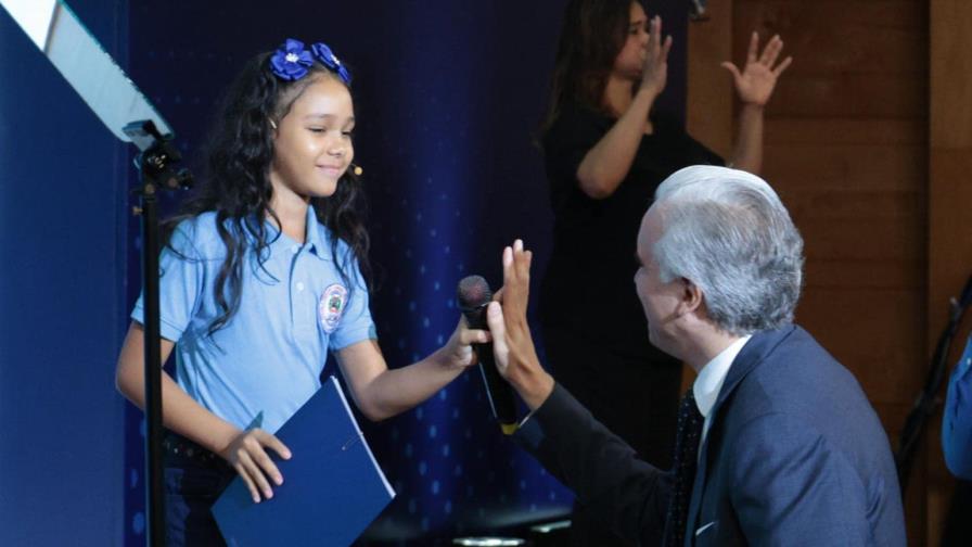¿En qué consisten los 5 ejes del plan que presentó el ministro de Educación?