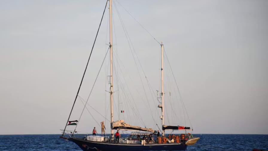 Grupo de ayuda dice que su barco para Gaza fue interceptado por el ejército israelí