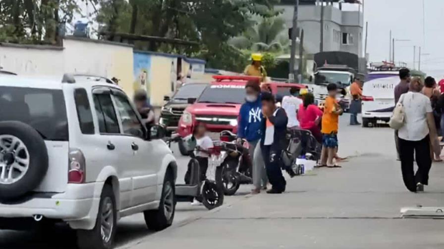 Ataque con químicos en escuela de Ecuador afecta a 30 niños, "todos estables"