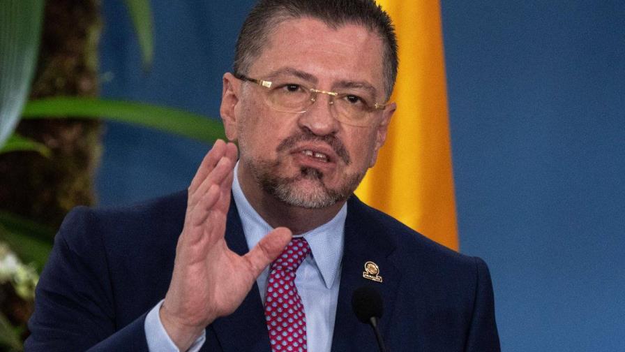 Presidente de Costa Rica, Rodrigo Chaves, dice acusación penal en su contra es "absurda"