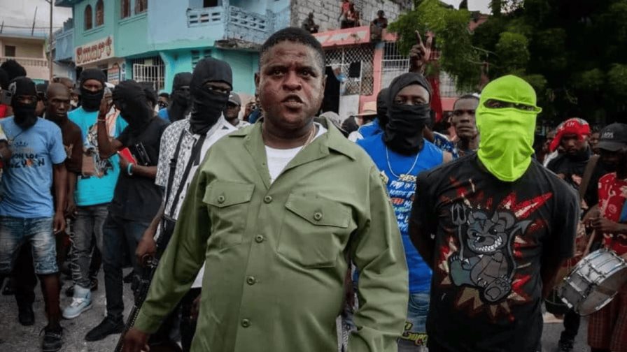 "Barbecue" impide a miles de haitianos celebrar peregrinación y sale a repartir dinero