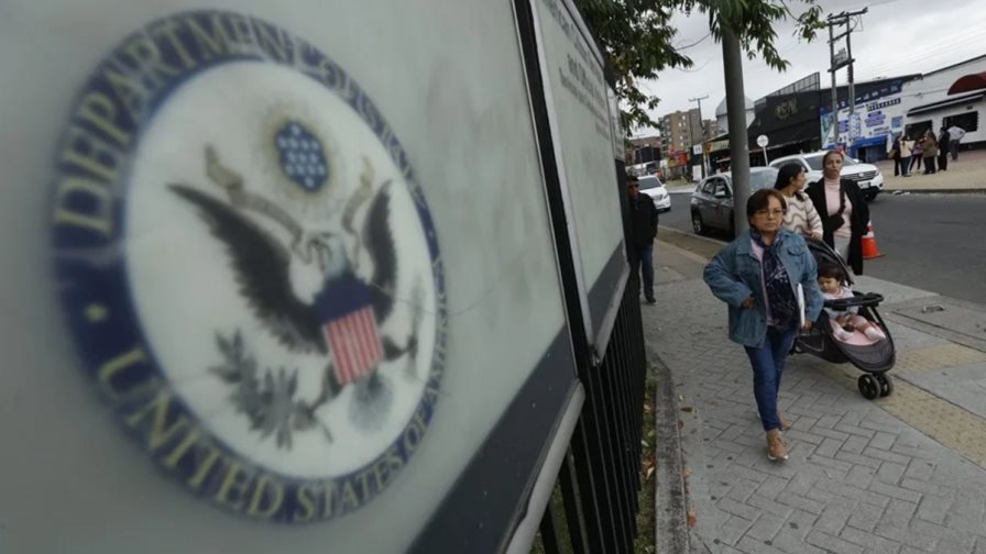 Colombia dice que EE.UU. empezó a retirar las visas a funcionarios que fueron del M-19