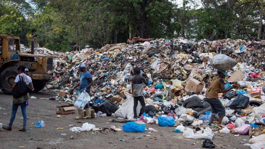 imagen-020221-deposito-provisional-de-basura-de-la-alcaldia-de-santo-domingo-este--en-el-sector-de-cancino006-6f4517f5-focus-0-0-896-504