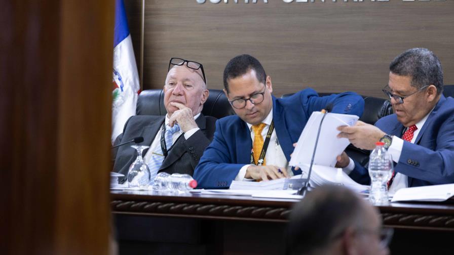 capitales-dominicanos-y-extranjeros-tras-el-contrato-nueva-cedula-focus-0-0-896-504