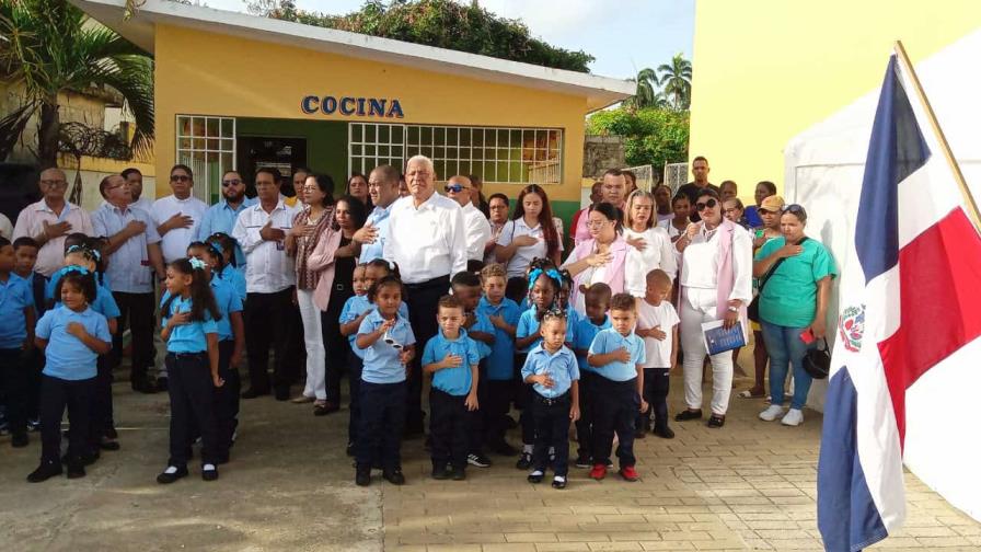 Minerd califica como "exitosos" los primeros días del año escolar 2025-2026