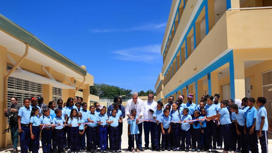 Abinader inaugura centro educativo en Enriquillo que beneficiará a más 560 estudiantes