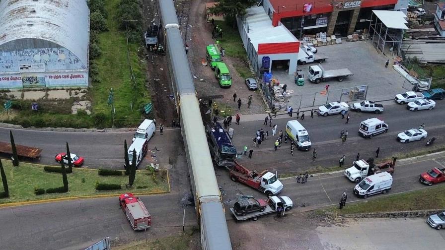 Ferrocarril impacta un autobús en México causando al menos ocho muertes