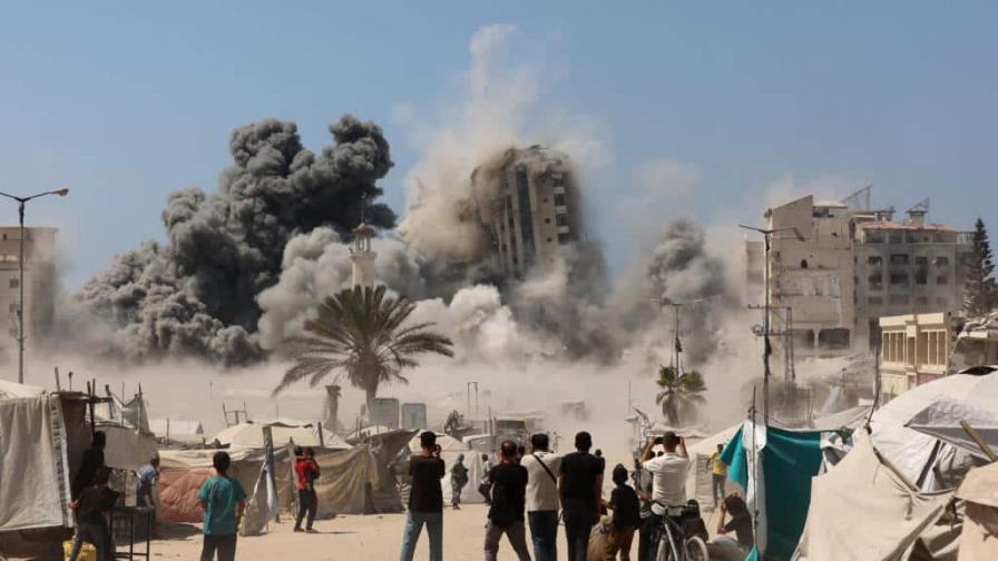 Israel destruye edificio en Gaza y Hamás publica video de rehenes en el día 700 de la guerra