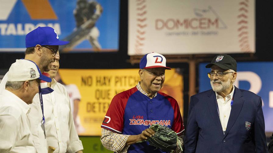 Marichal al inaugurar el torneo: "Me sentí como cuando lancé en este estadio por primera vez¨