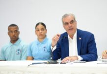 Presidente Abinader insta a estudiantes a prepararse en inglés, inteligencia artificial, ciberseguridad, ingeniería y carreras técnicas de alta demanda; afirma que son las profesiones del futuro