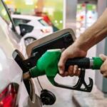 Gobierno congela precios de combustibles
