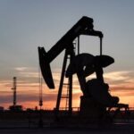 El petróleo de Texas cae un 2.69 % pero cierra la semana por encima de los 90 dólares