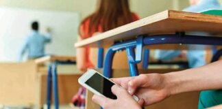 Educa valora norma sobre celulares, pero plantea una estrategia digital más amplia